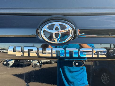 Used 2018 Toyota 4Runner SR5 Premium AWD/4WD image 15