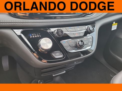 Used 2026 Chrysler Pacifica Select FWD image 21