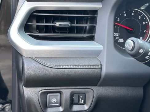 Used 2023 GMC Acadia SLE w/ Driver Convenience Package image 17