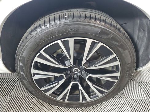 Certified 2025 Volvo XC90 T8 Core AWD/4WD image 13