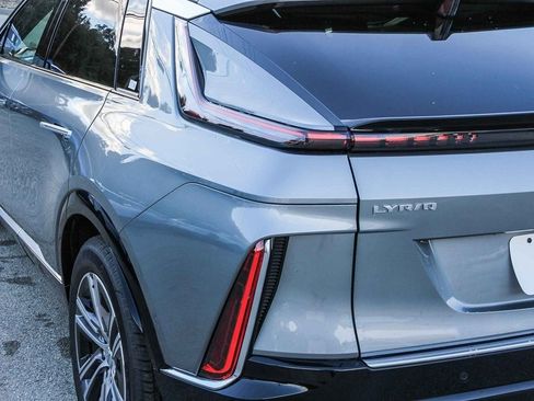 New 2026 Cadillac Lyriq Luxury image 7