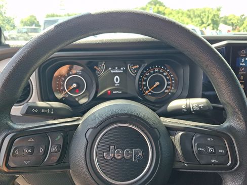 Used 2024 Jeep Gladiator Sport AWD/4WD image 19