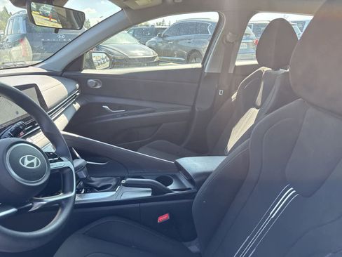 Used 2024 Hyundai Elantra SEL FWD image 18