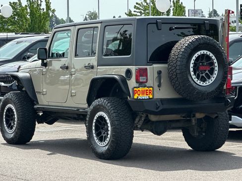 Used 2017 Jeep Wrangler Unlimited Rubicon w/ Cold Weather Group AWD/4WD image 6