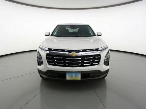 Used 2025 Chevrolet Equinox LT image 2