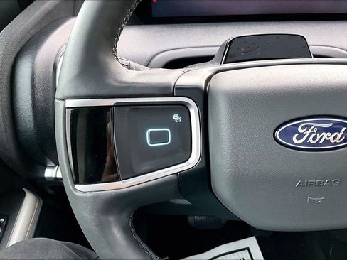 Certified 2025 Ford Expedition Active AWD/4WD image 17