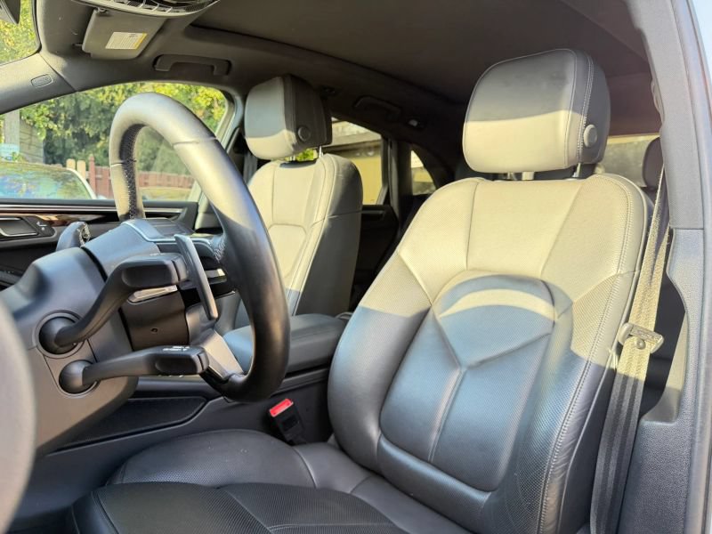 Used 2020 Porsche Macan AWD/4WD image 11