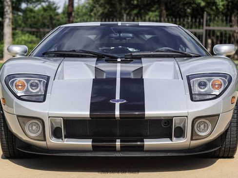 Used 2005 Ford GT RWD image 13