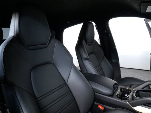 Certified 2025 Porsche Cayenne Turbo GT image 22