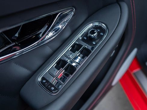 Used 2024 Bentley Continental GT image 29