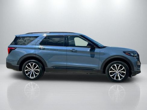 Used 2025 Ford Explorer ST-Line AWD/4WD image 4