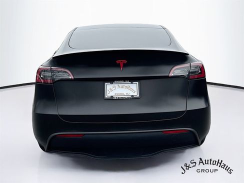 Used 2023 Tesla Model Y Performance image 6