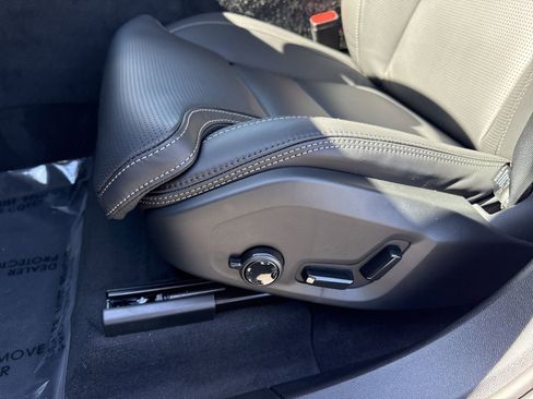 New 2026 Volvo XC60 B5 Ultra w/ Protection Package Premier image 11