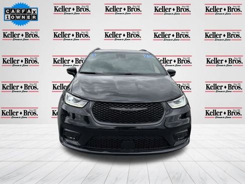 Used 2025 Chrysler Pacifica Limited FWD image 2