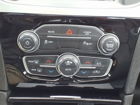 Used 2023 Chrysler 300 Touring L w/ Popular Equipment Group image 24