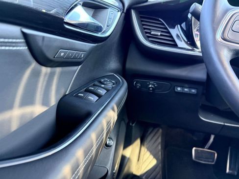 Used 2022 Buick Envision Essence w/ Technology Package I image 25