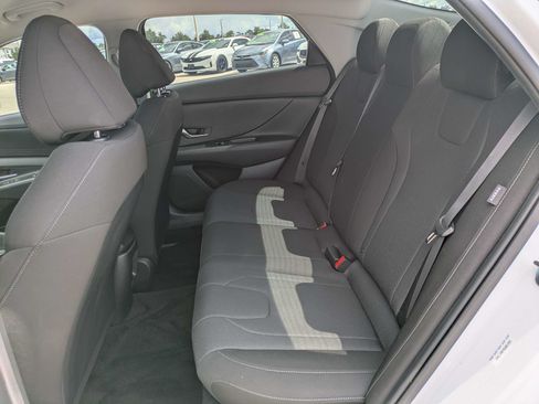 Used 2025 Hyundai Elantra SE FWD image 14