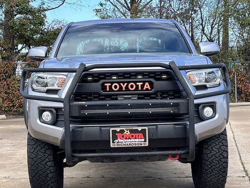 Used 2021 Toyota Tacoma TRD Off-Road w/ Technology Package image 7