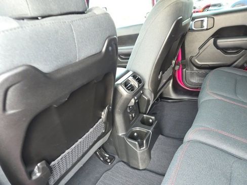 Used 2024 Jeep Wrangler Unlimited Rubicon image 35