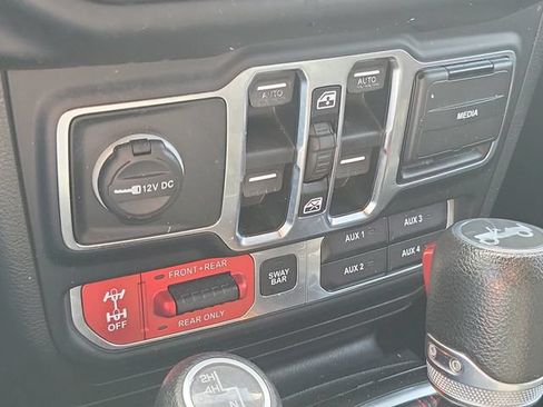 Used 2018 Jeep Wrangler Unlimited Rubicon AWD/4WD image 27
