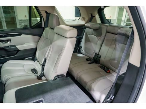 Used 2023 Honda Pilot Touring image 16