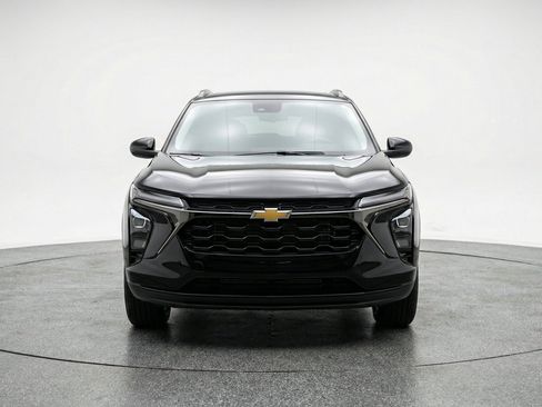Used 2025 Chevrolet Trax LT w/ LT Convenience Package FWD image 2