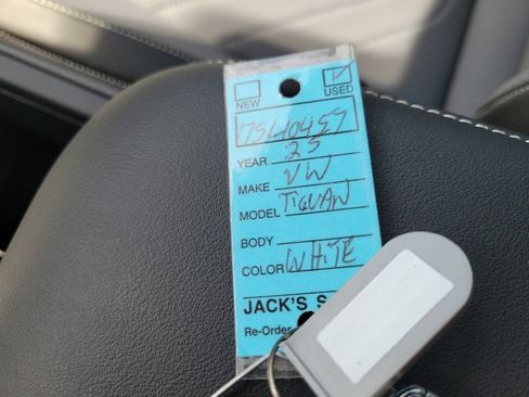 Used 2025 Volkswagen Tiguan SE w/ Panoramic Sunroof Package image 37