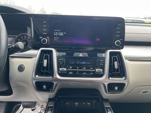 Certified 2023 Kia Sorento EX image 17