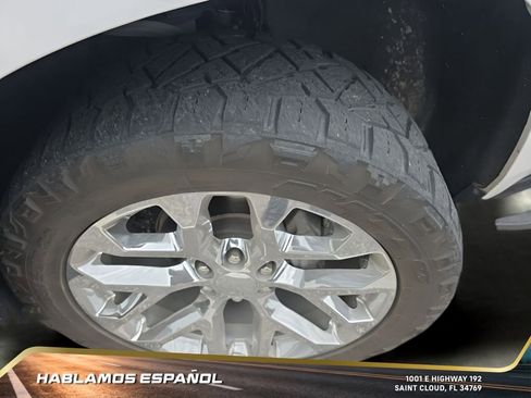 Used 2023 Chevrolet Suburban Premier image 27