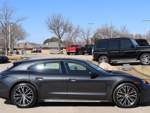 Used 2022 Porsche Taycan 4 Cross Turismo image 6