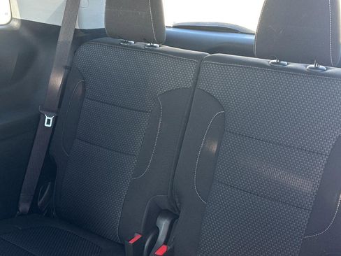 Used 2022 GMC Acadia SLE w/ Elevation Edition image 17