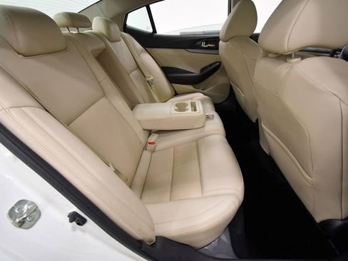 Used 2017 Nissan Maxima 3.5 SL image 19