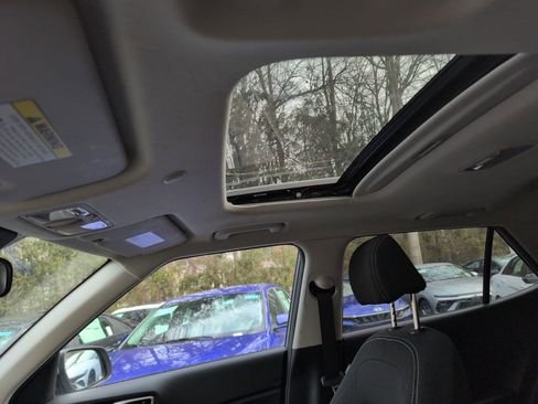 Certified 2023 Hyundai Venue SEL w/ Cargo Package image 24