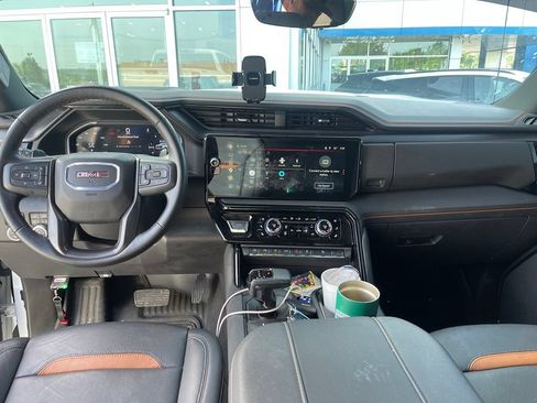 Used 2024 GMC Sierra 1500 AT4 w/ Technology Package AWD/4WD image 10