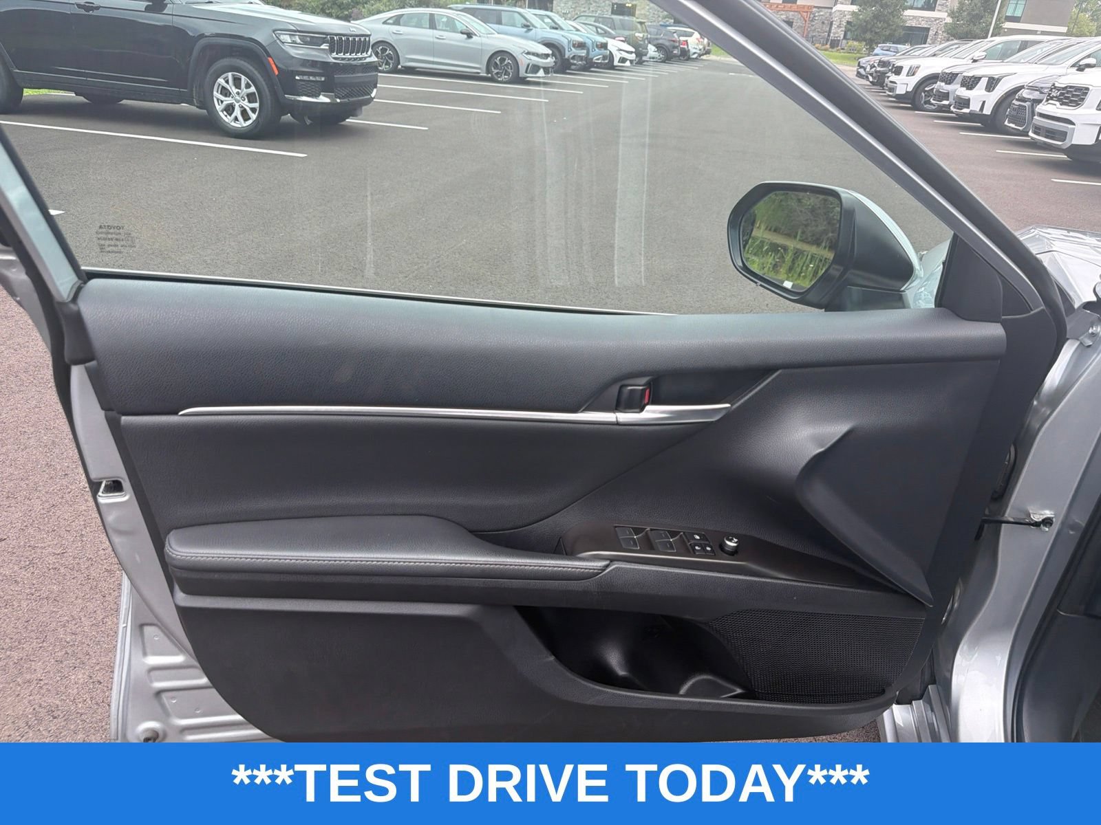 Used 2024 Toyota Camry XSE FWD image 12