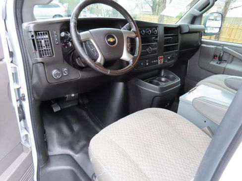 Used 2017 Chevrolet Express 2500 image 9