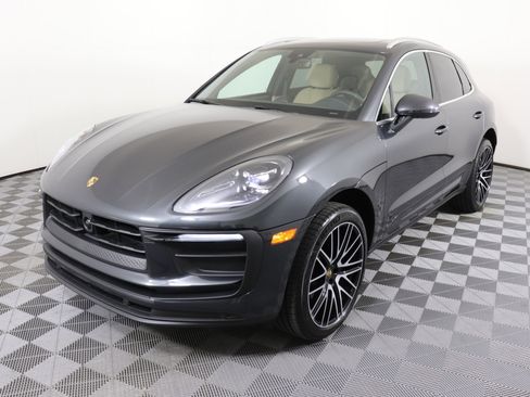 Used 2025 Porsche Macan image 10