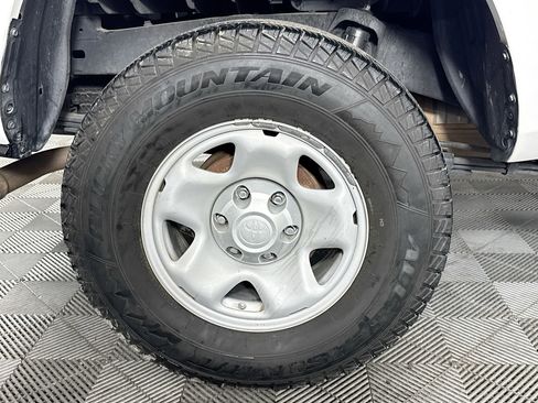 Used 2017 Toyota Tacoma SR image 28