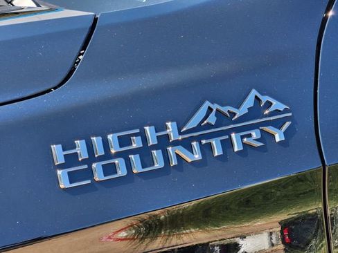 New 2026 Chevrolet Suburban High Country AWD/4WD image 10