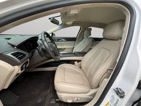 Used 2018 Lincoln MKZ Select w/ Select Plus Package FWD image 2