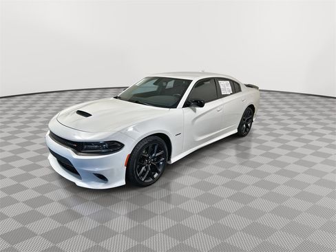Used 2019 Dodge Charger R/T w/ Blacktop Package image 4