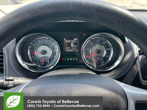 Used 2013 Chrysler Town & Country Touring image 9