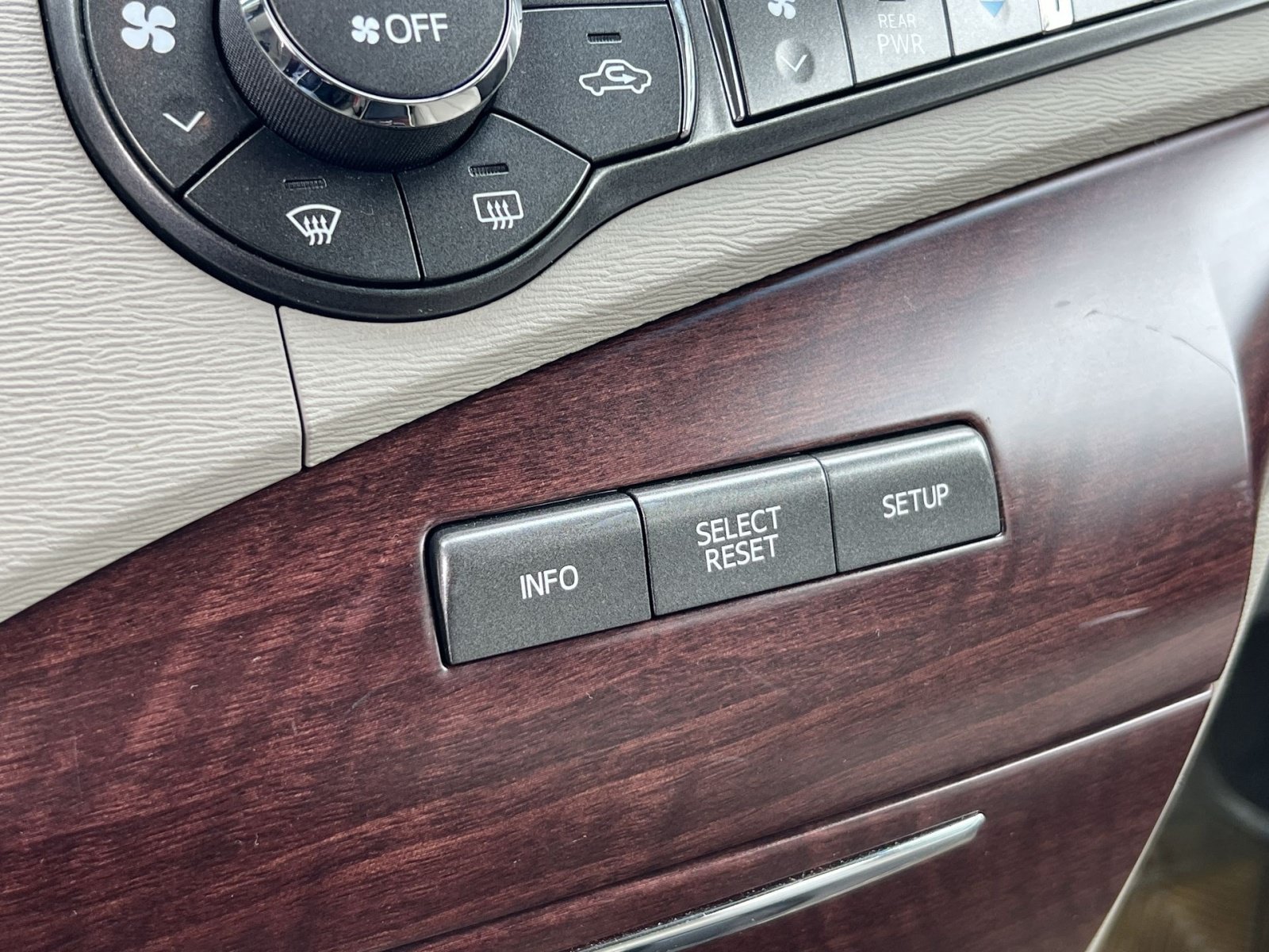 Used 2013 Toyota Sienna XLE w/ Entertainment Pkg FWD image 34