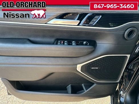Used 2024 Jeep Wagoneer Series II w/ Flexible Seating Group AWD/4WD image 9