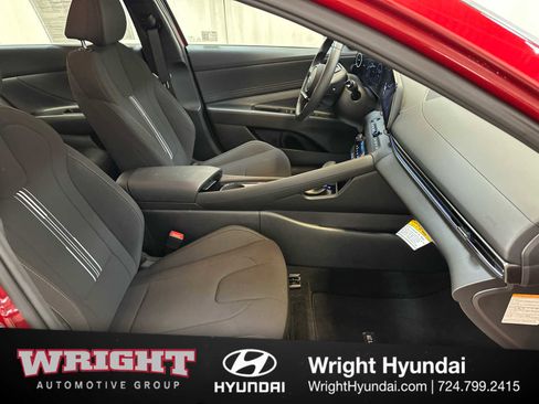 Certified 2025 Hyundai Elantra SEL FWD image 18