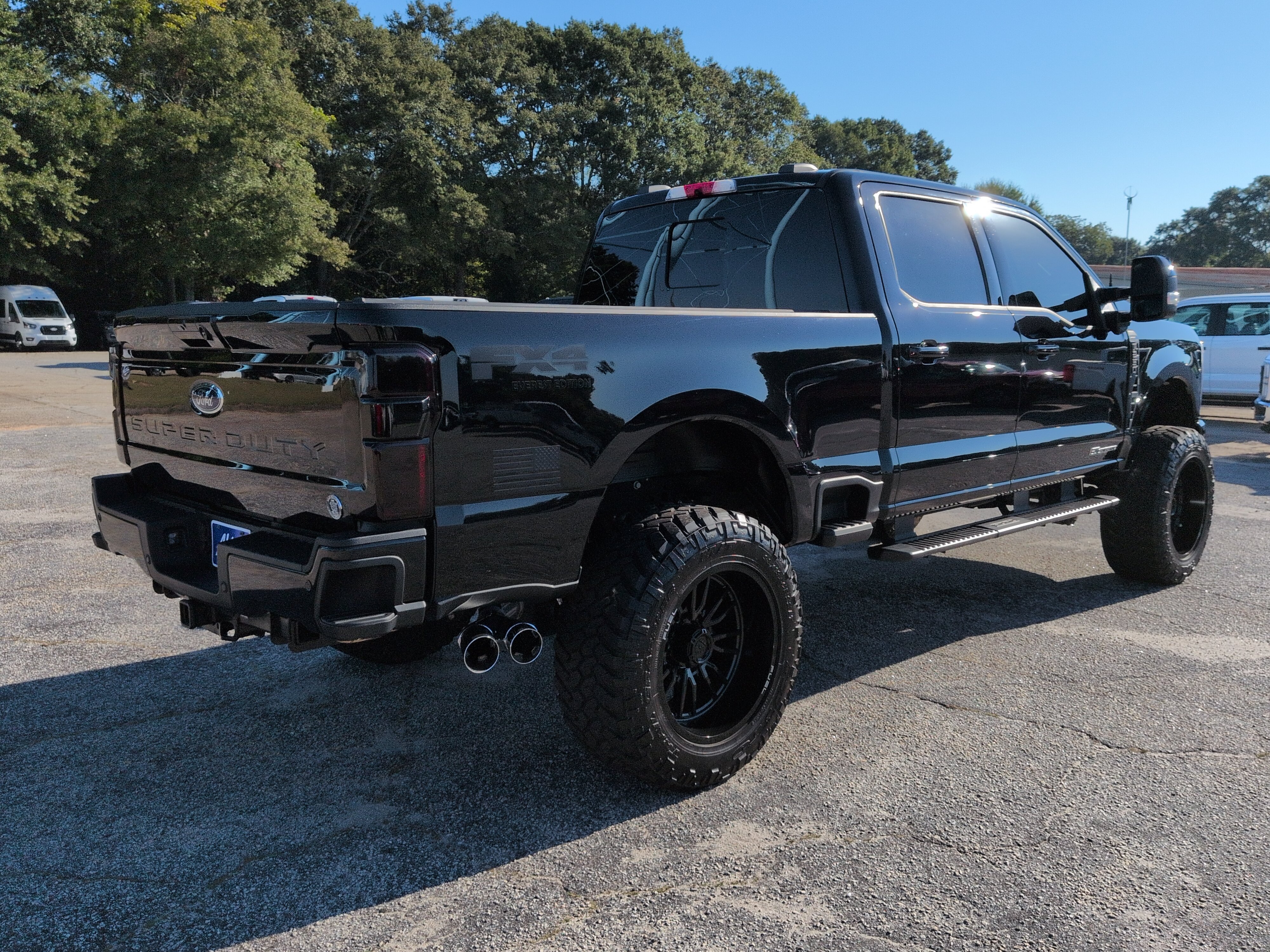 Used 2024 Ford F250 Lariat w/ Lariat Ultimate Package AWD/4WD image 3