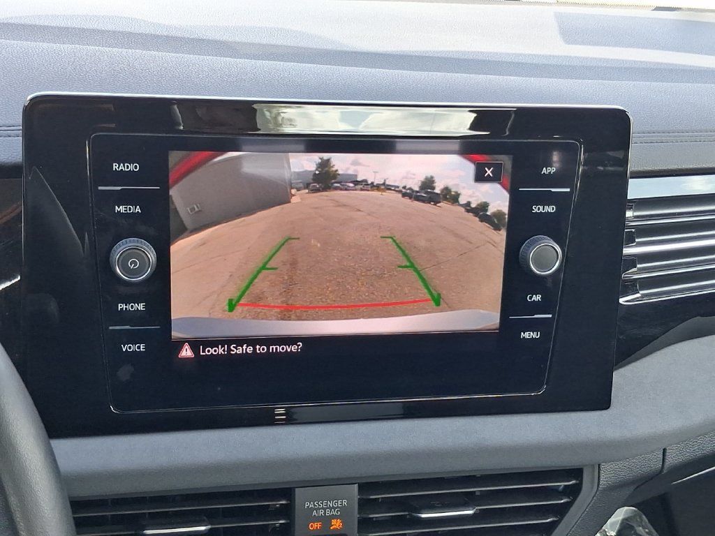 Used 2025 Volkswagen Jetta SE FWD image 9