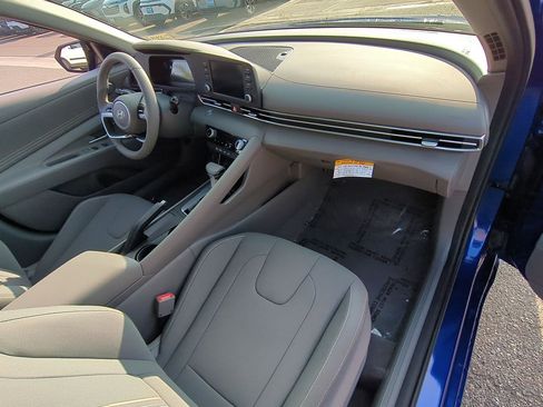 Used 2025 Hyundai Elantra Sport image 27