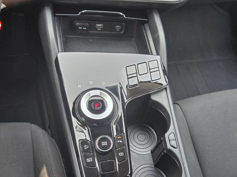 Used 2025 Kia Sportage LX FWD image 32