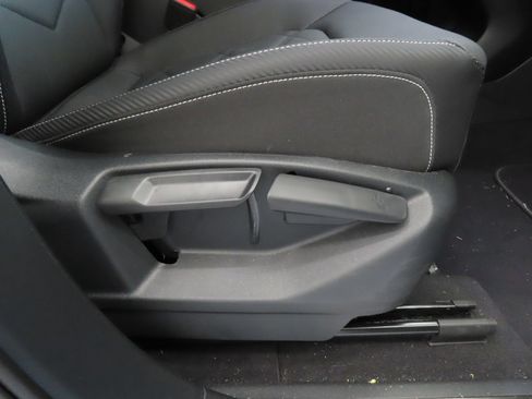 Used 2024 Volkswagen Atlas Cross Sport SE FWD image 27